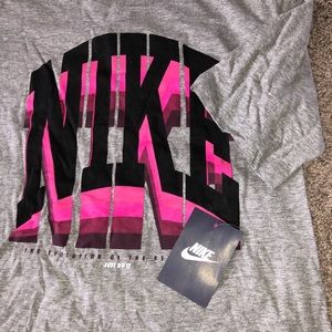 Women’s Nike Tshirt